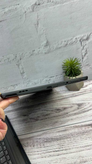 Сенсорний ноутбук-планшет 12.2" Lenovo MIIX 520-12IKB i5-8250U 8/256