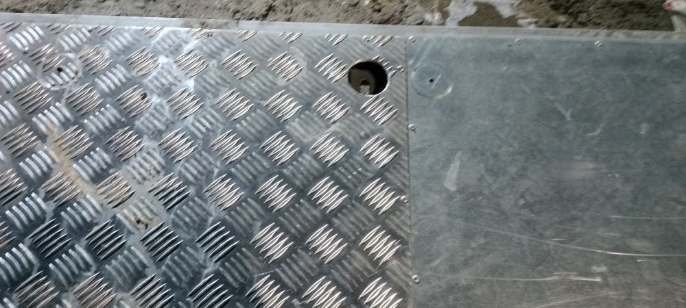 Atrelado para motos motocross. Ou outras com suspensão e amortecedores