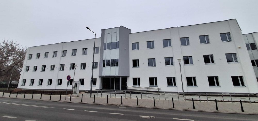 Włodarzewska 68 - Budynek biurowy + teren zewnętrzny - 158 000 zł netto