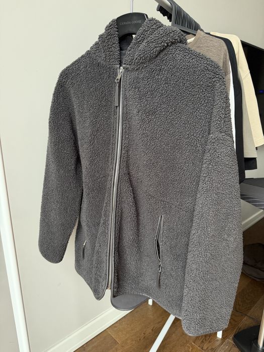 Oysho кофта з еко-овчини з капюшоном, штучним хутром.