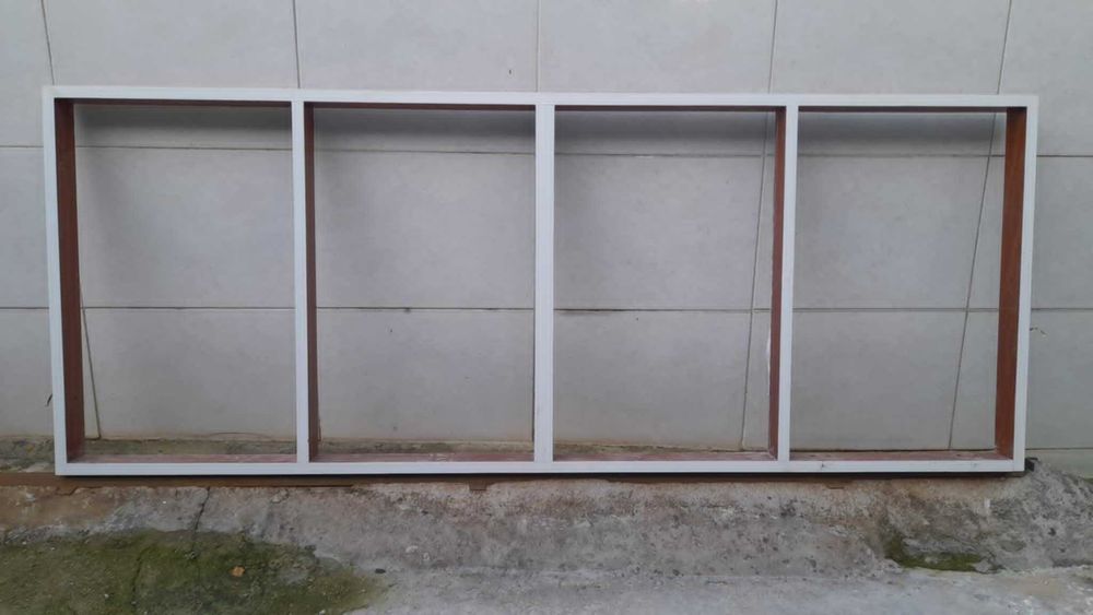 Bancada  em granito com lavatório e quatro portas