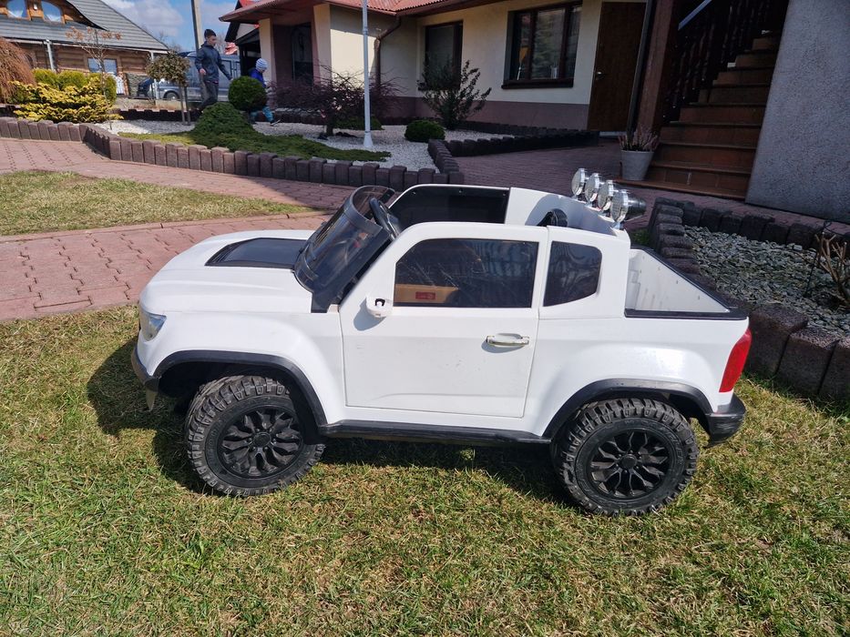 Samochodzik akumlatorowy