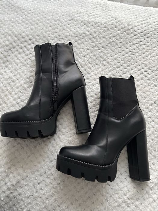 Botki na wysokim słupku