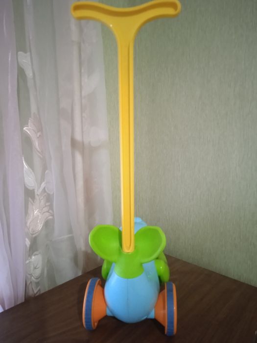 Іграшка-каталка Tomy