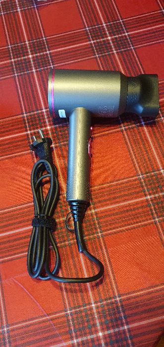 Secador de cabelo potente e rápido com tecnologia iónica