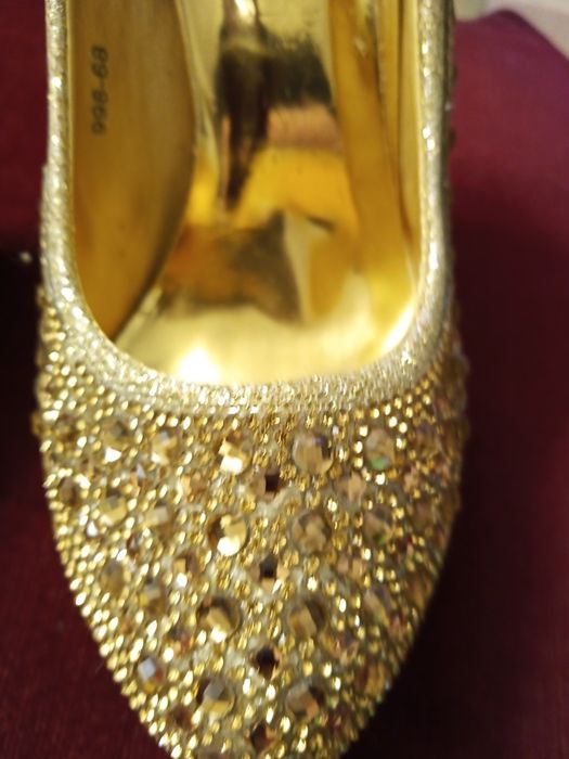 Piekne zlote buty