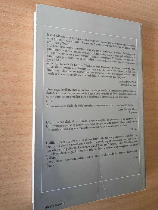 Livro "A Casa dos Espíritos" de Isabel Allende