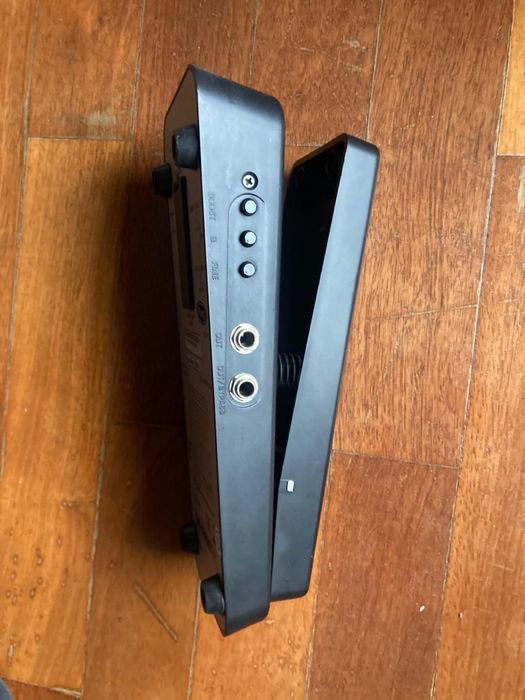 Pedal wah Behringer Hellbabe