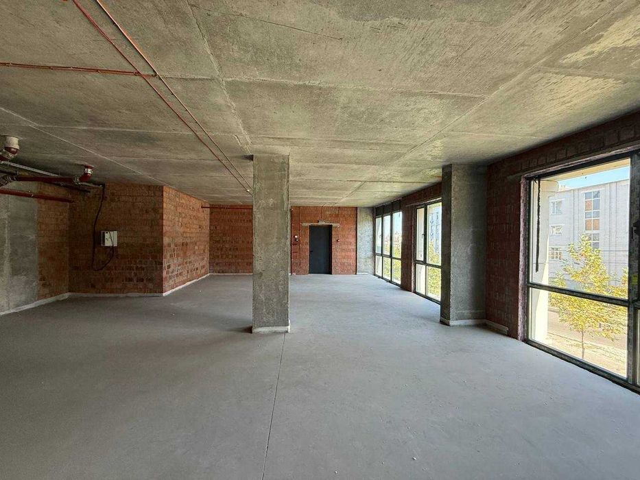 Продам офісне приміщення в ЖК "Geneve" 240 м2