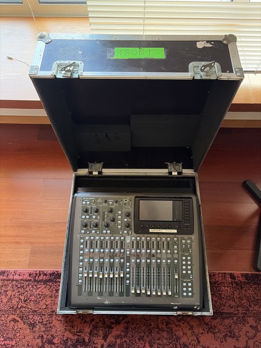 Behringer X32 Compact com hardcase