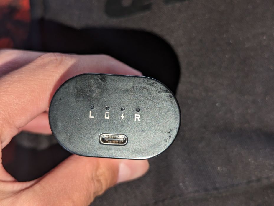 Продам безпровідні наушники creative outlier air