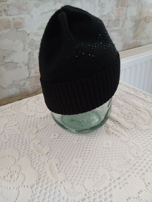 Женская шапка M.