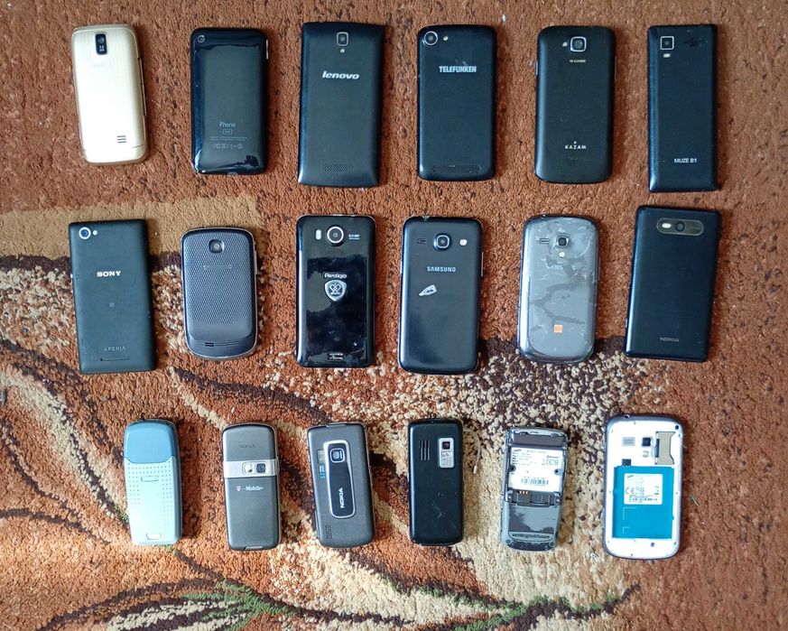 Sprzedaż uszkodzonych telefonów na części.