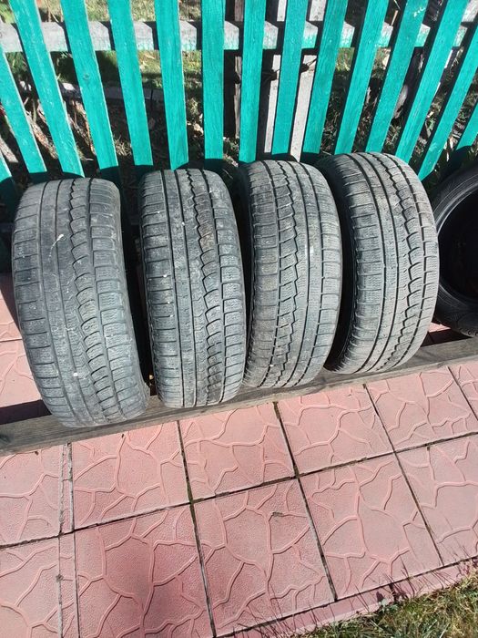 Зимова гума 205/55/16 гарний стан
