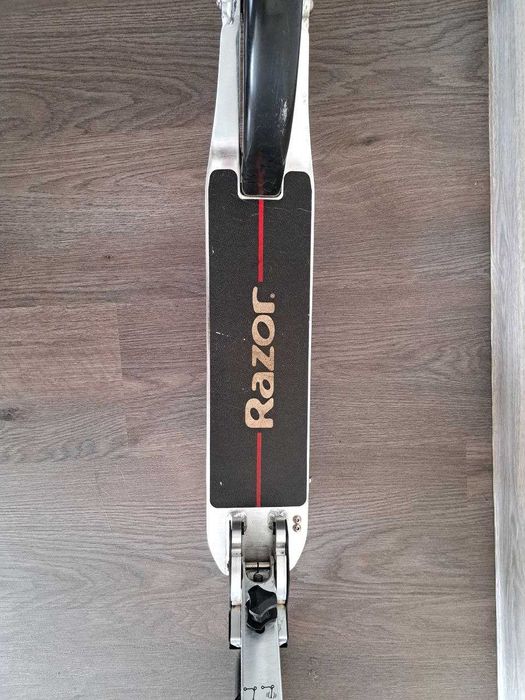 Самокат Razor A6 Srebrna бу