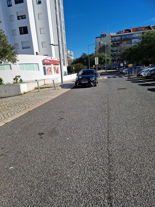 Arrenda-se Lugar de Garagem