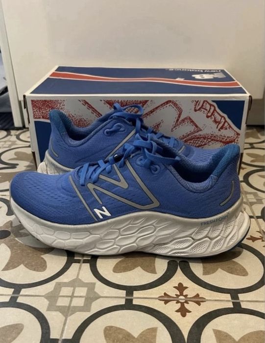 Buty New Balance Fresh Foam XMore v4 (WMORBL4)