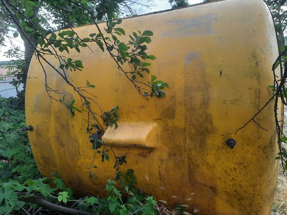 Продам бочку на шасси