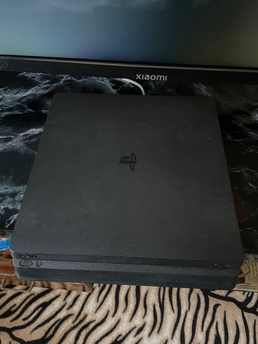 PS 4 Slim 1Tb два джойстика