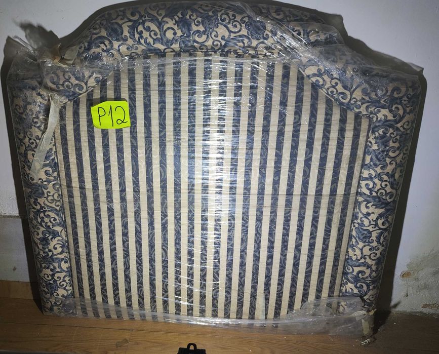 Cabeceira almofadada , padrão exclusivo 1,40 LG sem uso.