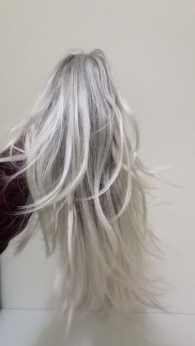 Peruca cinzenta/cinza e branca de alta qualidade