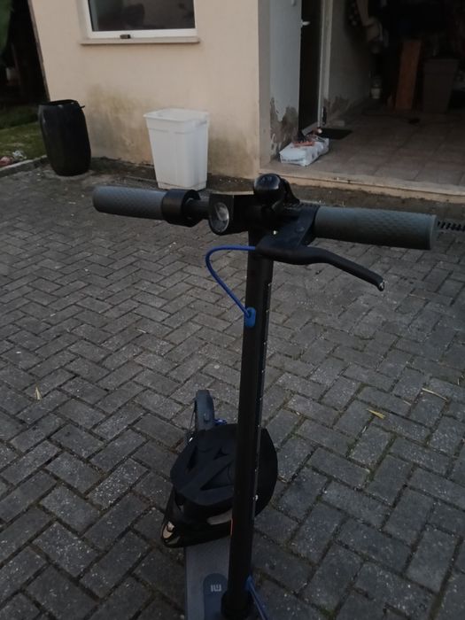 Xiaomi Electric Scooter Mi 3 (Como Nova) + Capacete Opcional