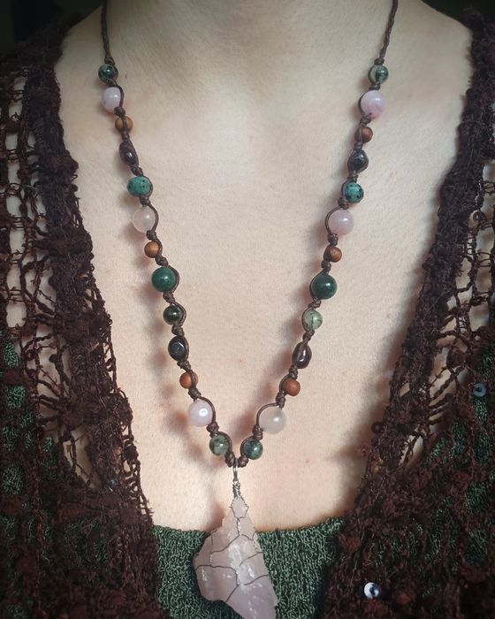 Naszyjnik leśnych duchów z kwarcem różowym