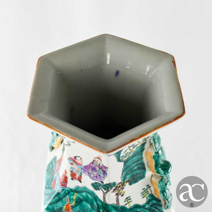 Jarrão hexagonal Porcelana da China, cenas de guerra, Reinado Guangxu