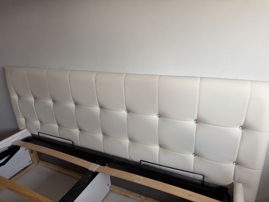 Łóżko tapicerowna 180x200 cm