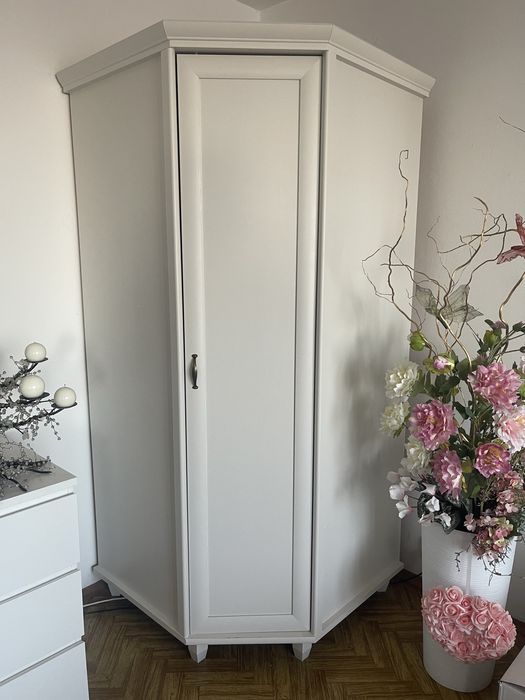 Szafa narożna biala! Bardzo pojemna!