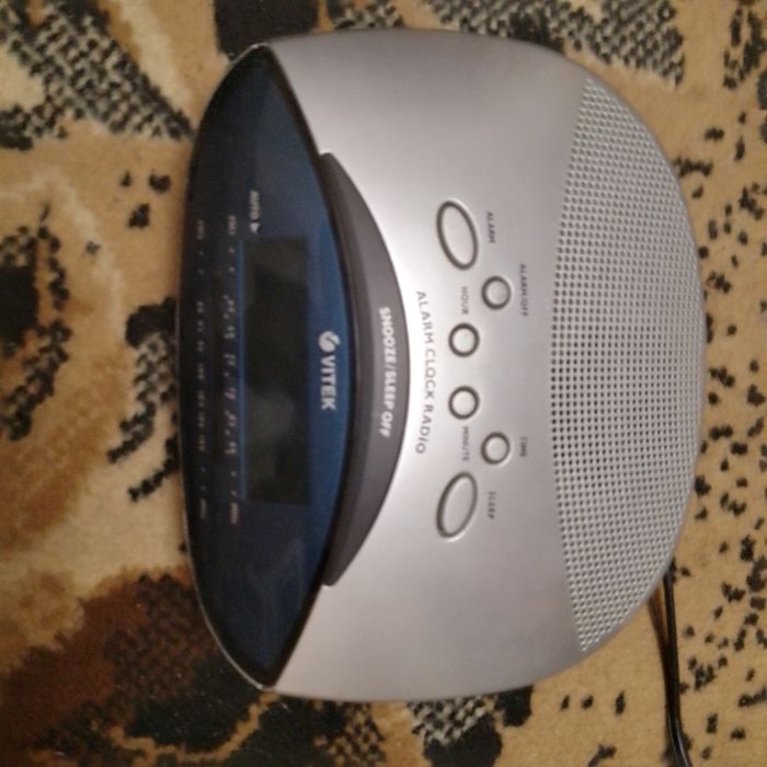 Радиобудильник Alarm clock radio Vitek.