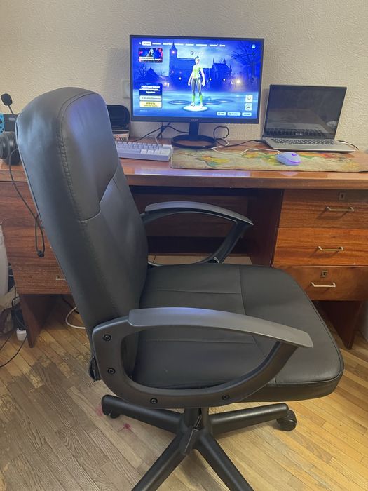 Продам офисный стул jysk