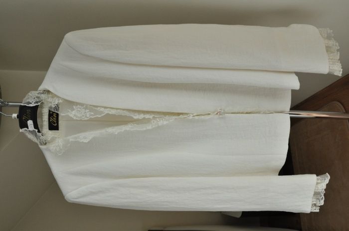 Elegancka garsonka z koronką, żakiet i spódnica, rozmiar 40, ecru