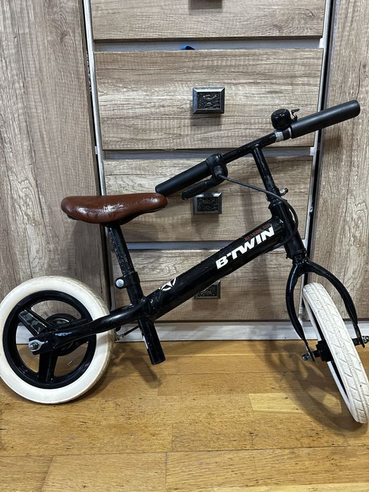 Стильний безкамерний біговел BʼTwin Runride