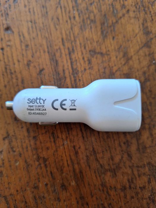 Carregador de isqueiro com porta USB