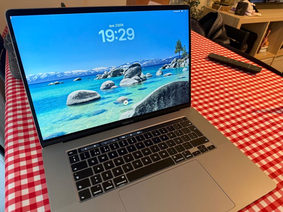 MacBook Pro Retina 16" – Processador i7– 512GB SSD, 16GB RAM, 2 gráficas – Bom Estado, Caixa original