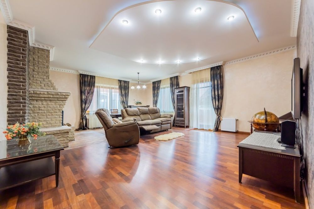 Мала Олександрівка, КМ Зелений Гай, 3пов.котедж 350м.кв.з 2 басейнами