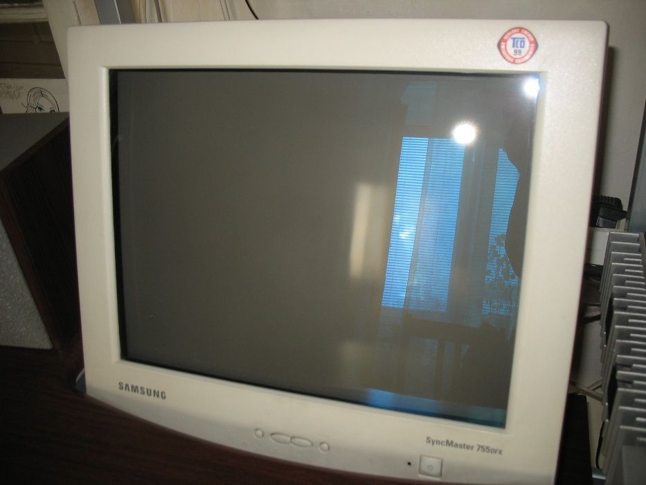 Монитор Samsung SyncMaster 755DFX