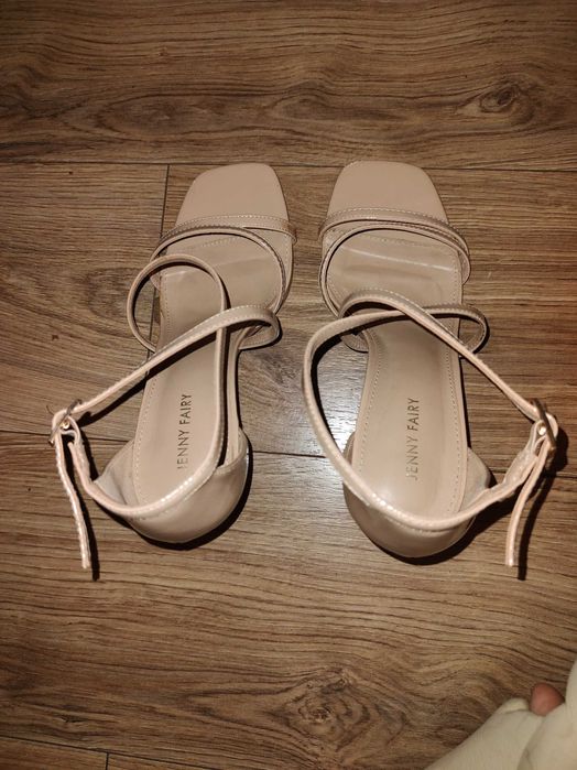 Sandały na szpilce