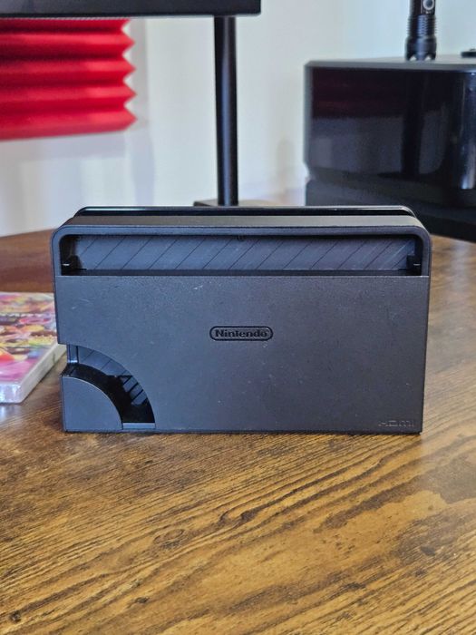 Nintendo Switch OLED Neon + nowy Mario Kart 8 Deluxe - stan niemal idealny - darmowa dostawa
