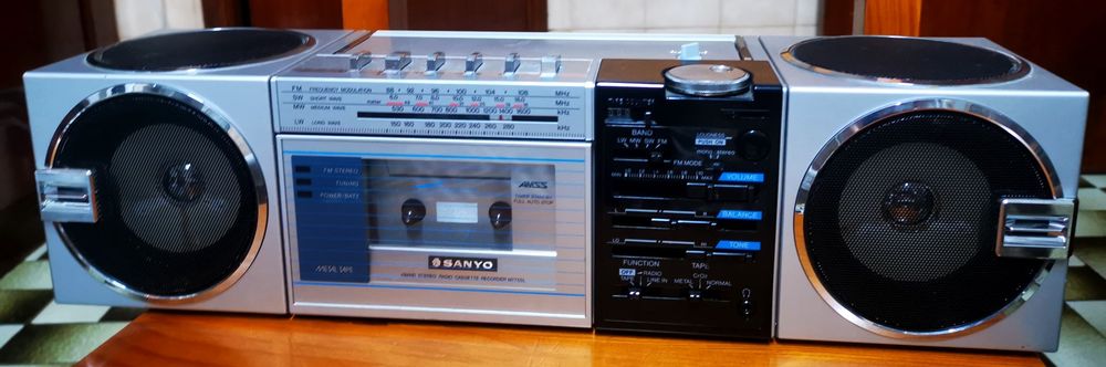 Vendo Rádio Sanyo Boombox M 7755L (Anos 80)