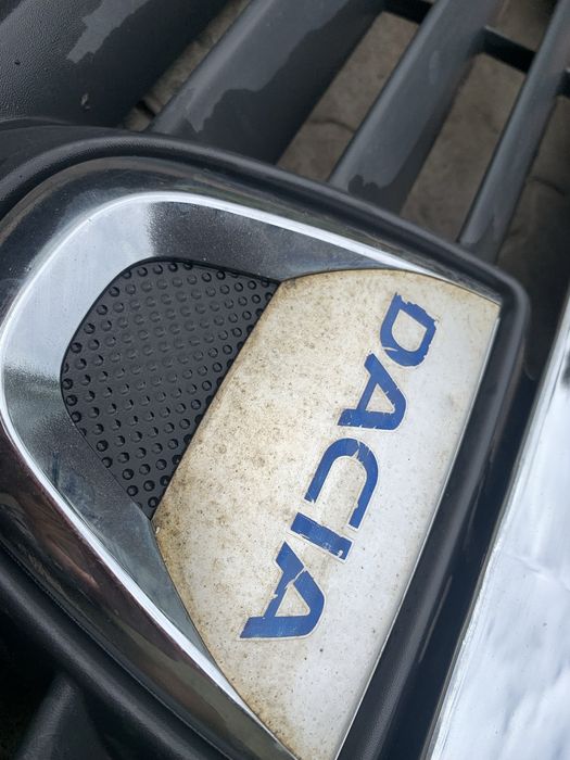 решітки радіатора Dacia logan 2009