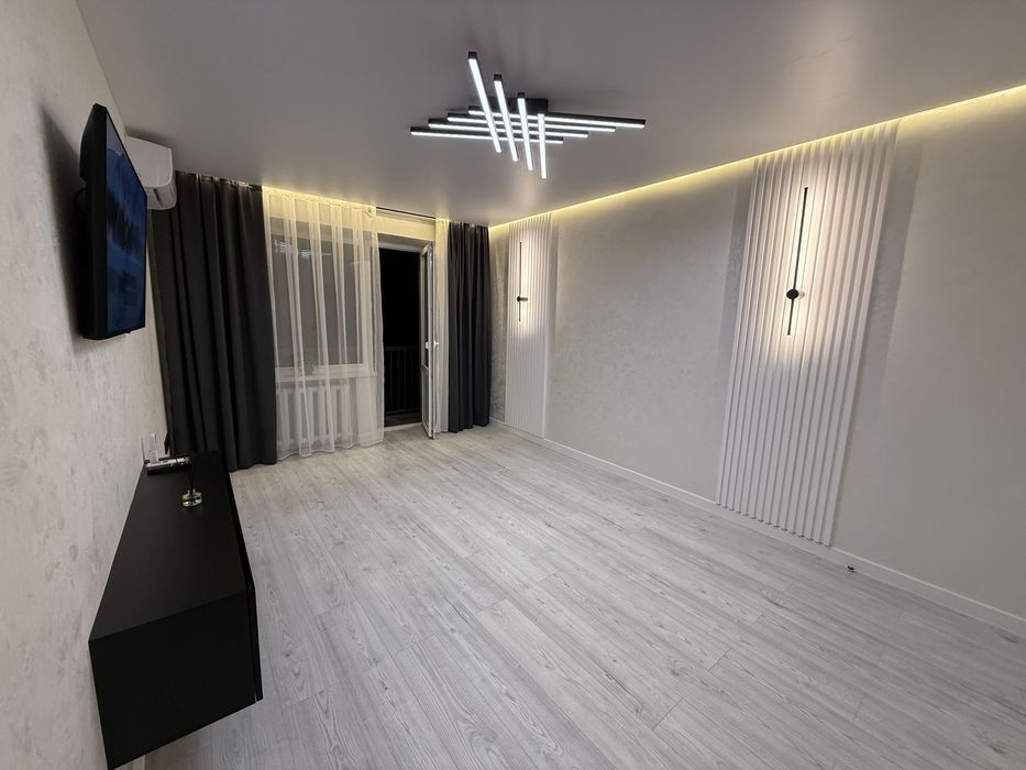 2 кімнатна вул. Небесної Сотні р-н ФОРМАРКЕТА