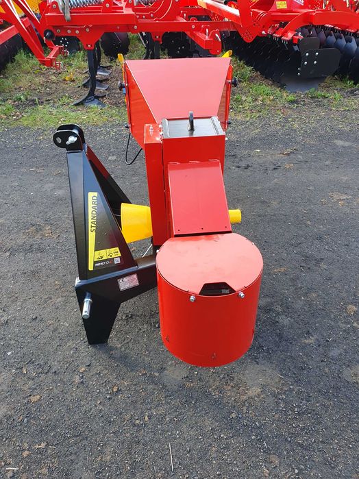 rozdrabniacz gałęzi rębak ogrodniczy napęd z WOM