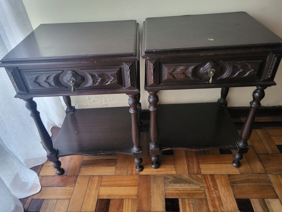 Conjunto roupeiro,  cadeiras,  mesas de cabeceira , cómoda de quarto