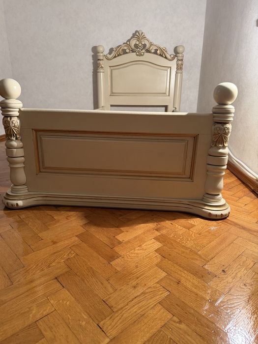 продам деревʼяне ліжко з матрасом