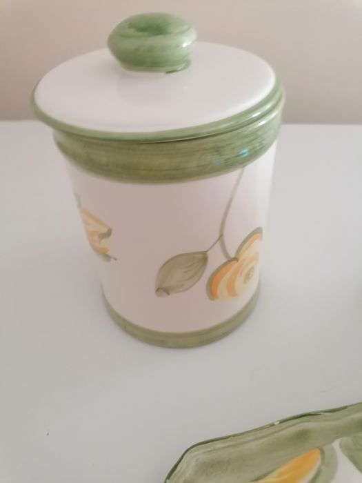 Artigos de cozinha em porcelana pintados. , desde
