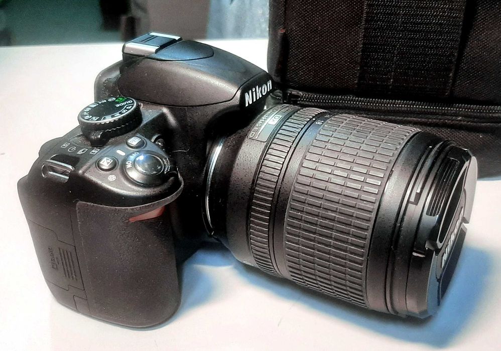 NIKON D3100 + хороший объектив 18-105VR живой кадр. Почти новый