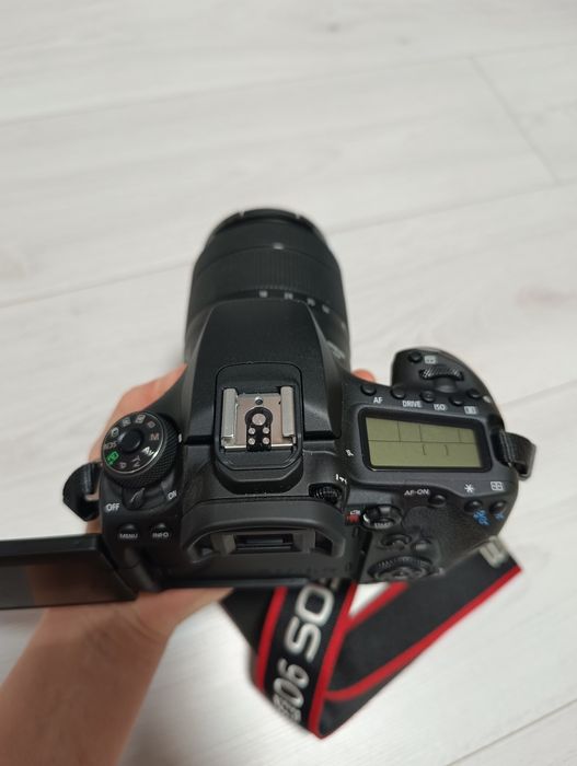 Фотоаппарат дзеркальний EOS 90D ef-s 18-135 is usm kit