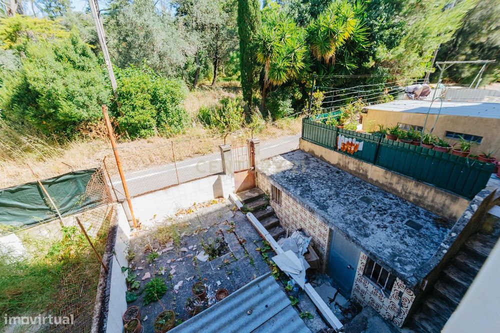 Apartamento T3 para Remodelação com Terraço | Alvito | Lisboa
